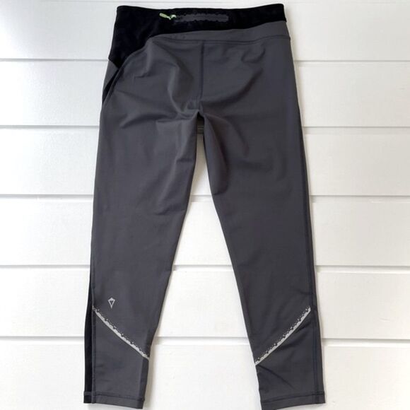 Ivivva Girl’s Elastic Waist Athletic Yoga Leggings Size 12 Grey Black - Picture 2 of 16